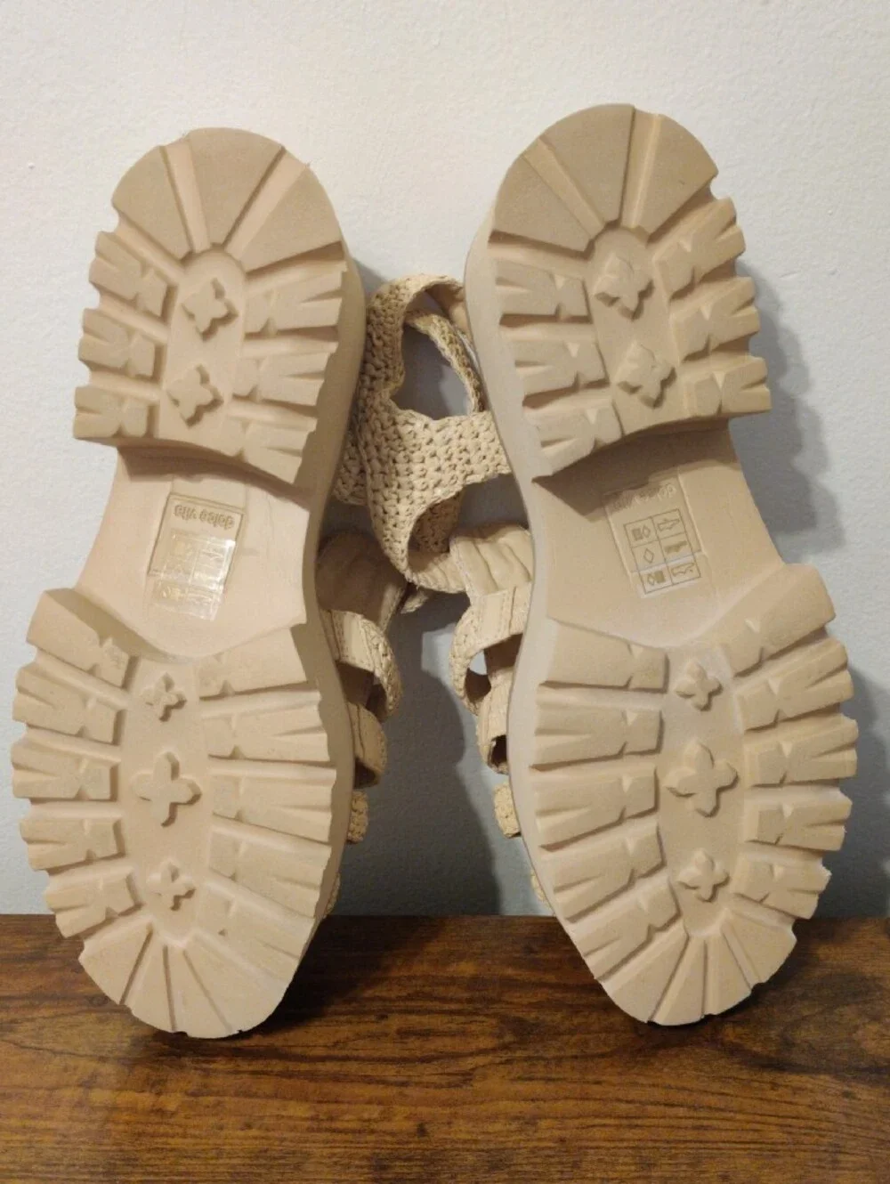 Dolce Vita Cream Woven Platform Sandals - Picture 8 of 16
